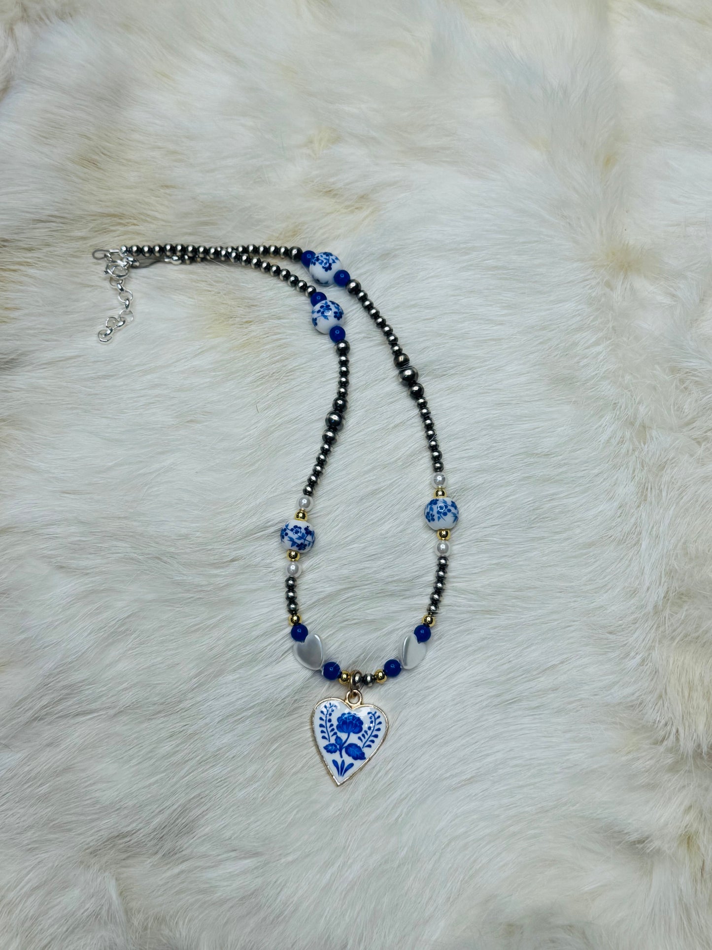 The “daisy blue” necklace